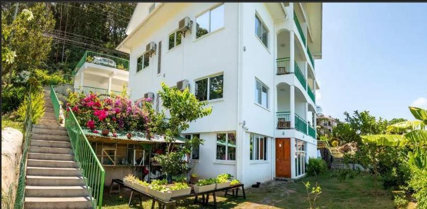 Manfiyo Guest House Anse Boileau Eksteriør bilde